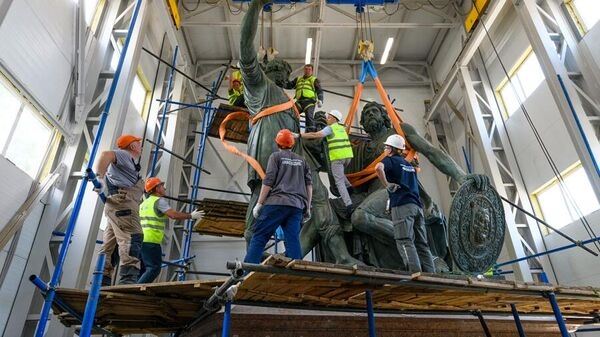 Завершился основной этап реставрации памятника Минину и Пожарскому 4