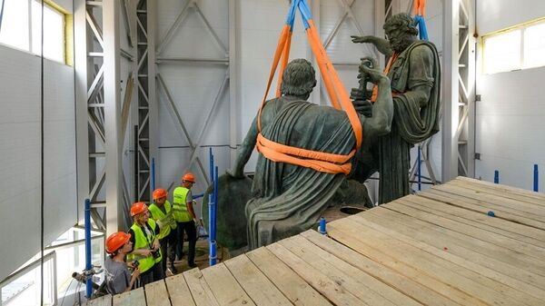 Завершился основной этап реставрации памятника Минину и Пожарскому 3
