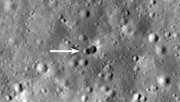 Двойной кратер, оставленный таинственной ракетой на Луне